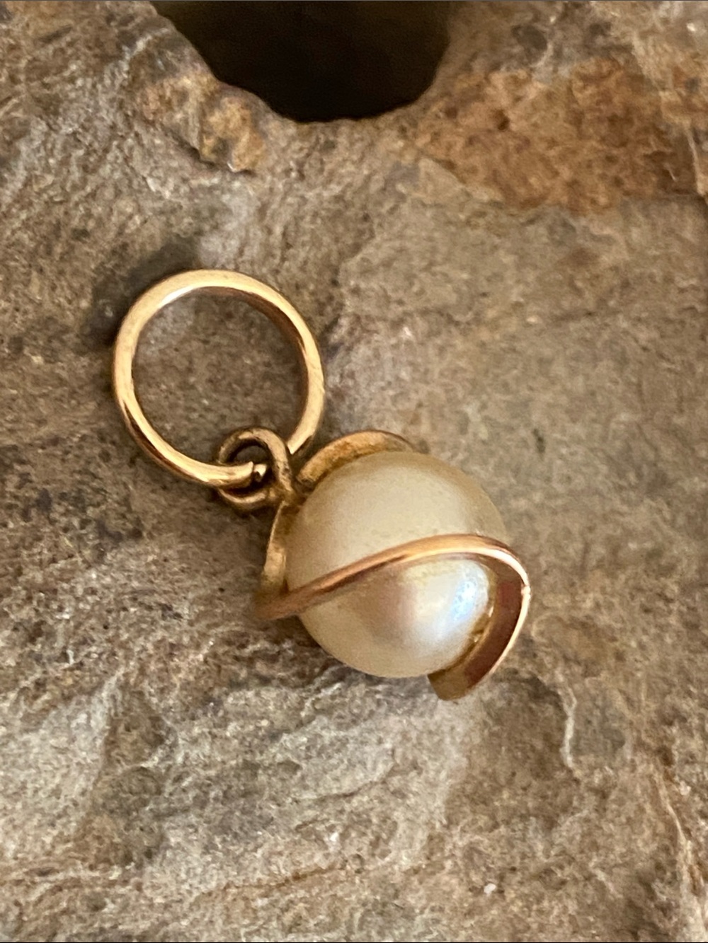 5/$10❤️❤️❤️Vintage Glass Pearl Charm Pendant